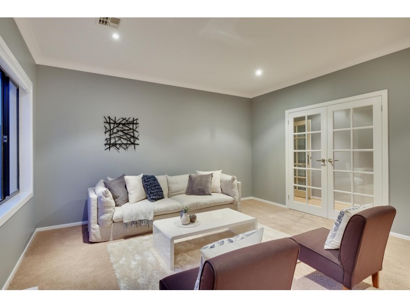 10 Midwinter Place, Nicholls ACT 2913