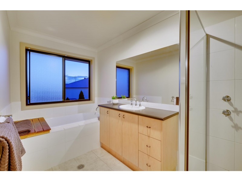 10 Midwinter Place, Nicholls ACT 2913