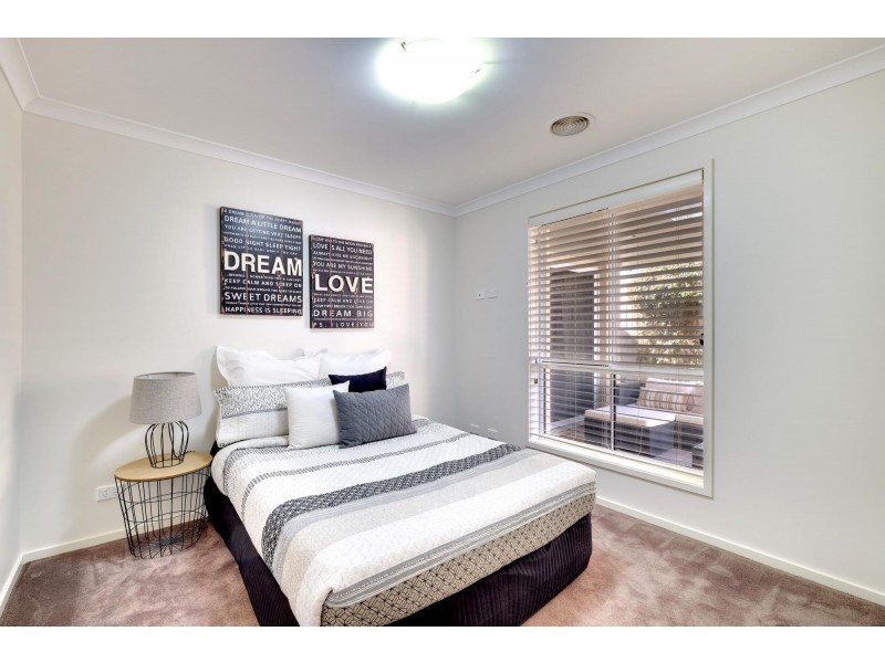 9 Hooton Street, Forde ACT 2914