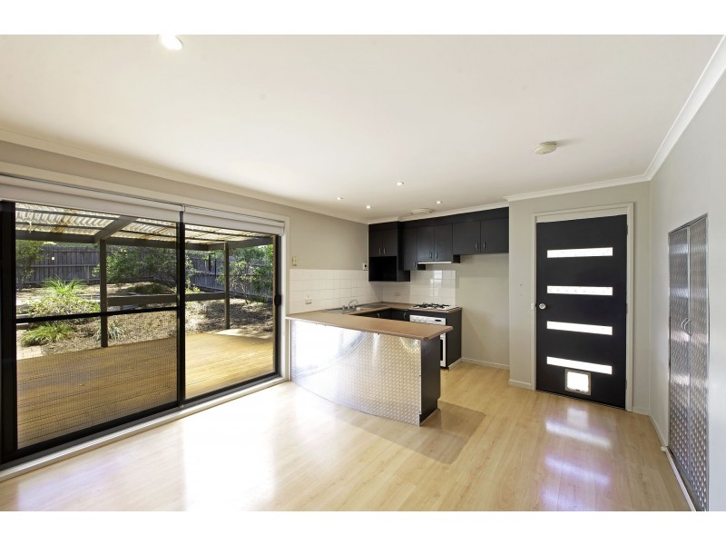 8 Tom Place, Charnwood ACT 2615