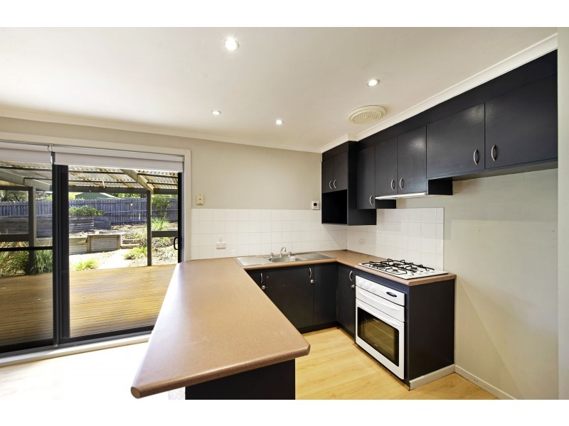 8 Tom Place, Charnwood ACT 2615