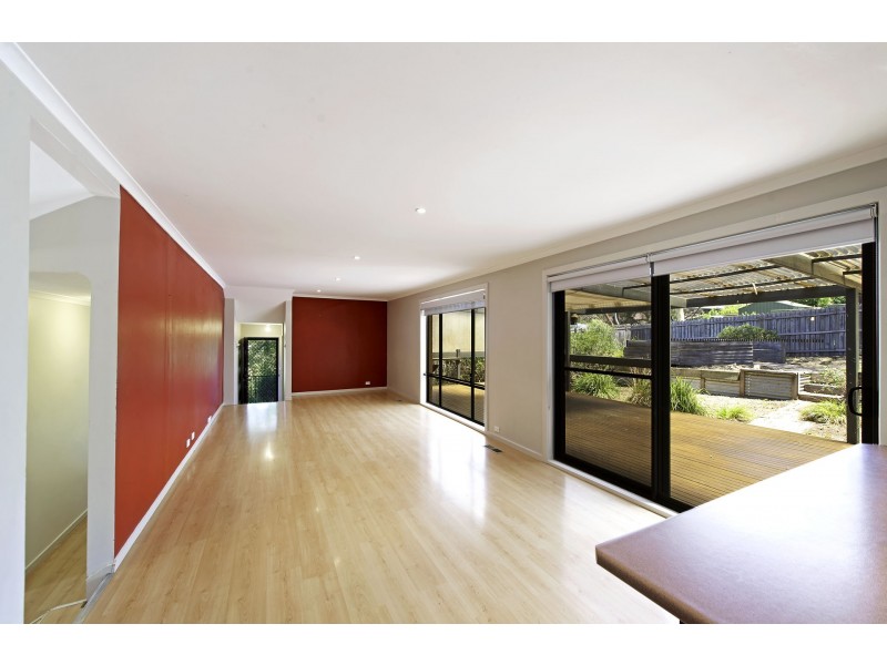 8 Tom Place, Charnwood ACT 2615