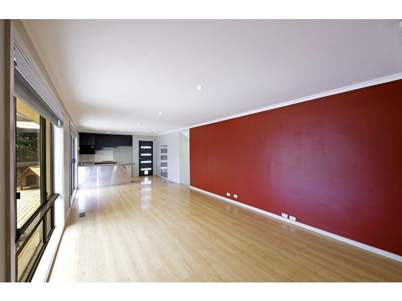 8 Tom Place, Charnwood ACT 2615