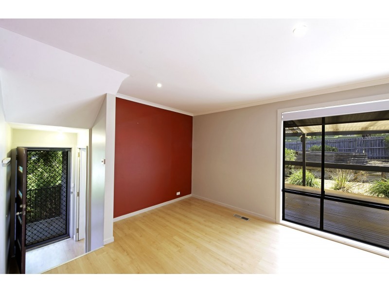 8 Tom Place, Charnwood ACT 2615