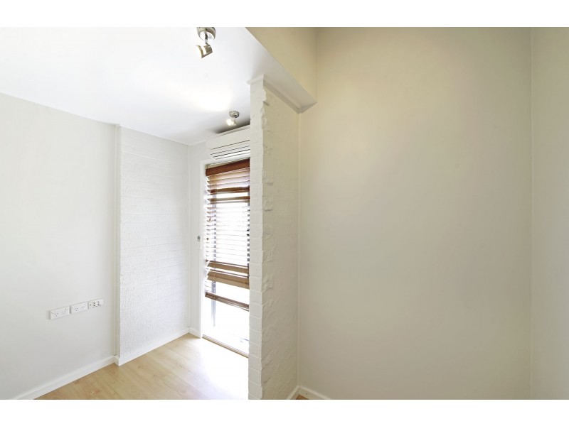 8 Tom Place, Charnwood ACT 2615