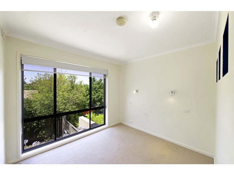 8 Tom Place, Charnwood ACT 2615