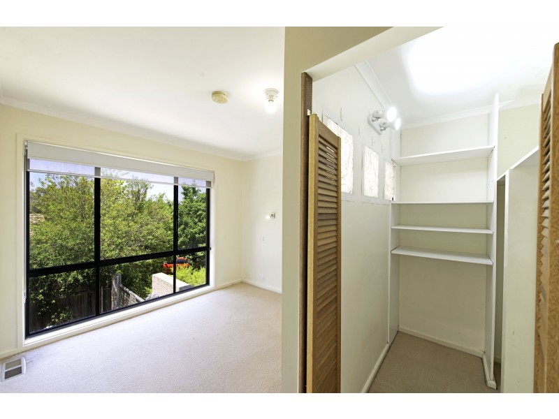 8 Tom Place, Charnwood ACT 2615
