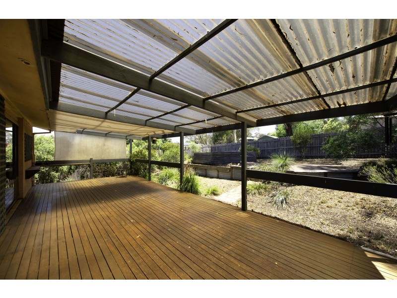 8 Tom Place, Charnwood ACT 2615