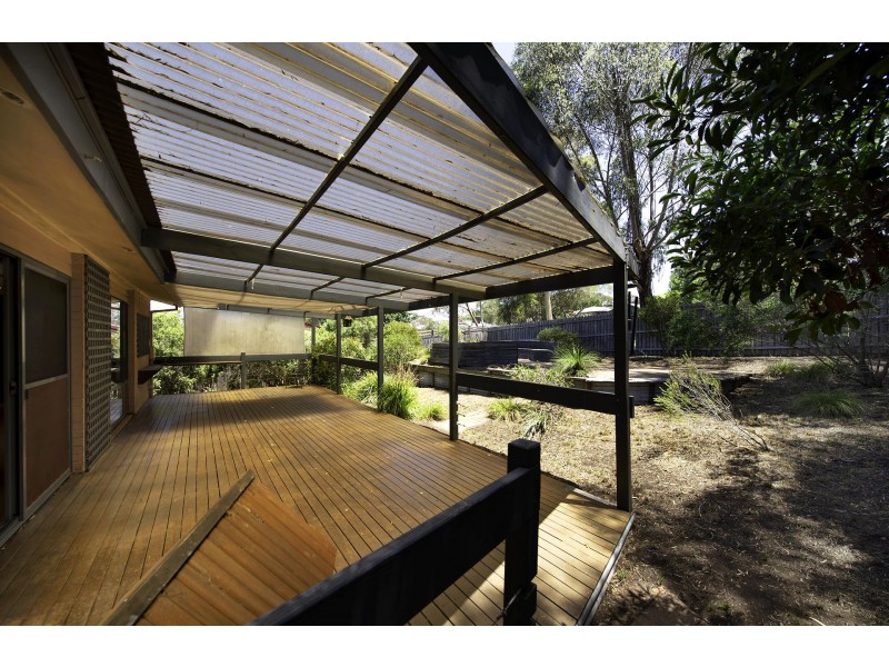 8 Tom Place, Charnwood ACT 2615