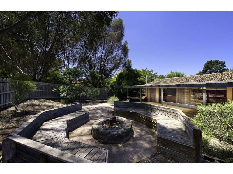 8 Tom Place, Charnwood ACT 2615