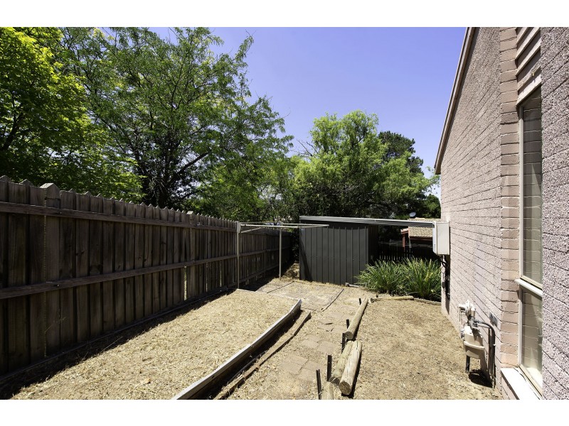 8 Tom Place, Charnwood ACT 2615