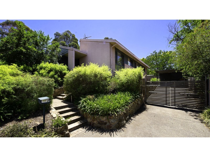 8 Tom Place, Charnwood ACT 2615