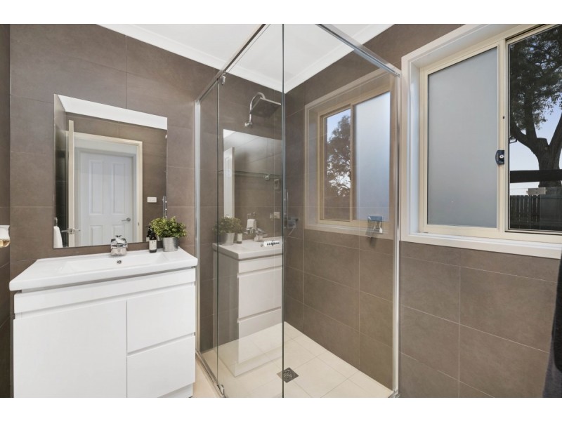 5 Kinlyside Avenue, Jerrabomberra NSW 2619