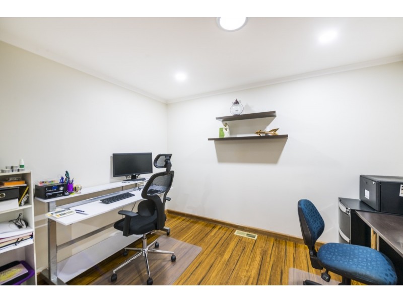 5 Kinlyside Avenue, Jerrabomberra NSW 2619