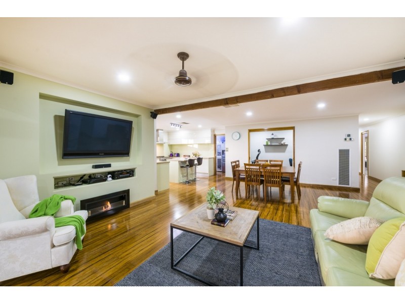 5 Kinlyside Avenue, Jerrabomberra NSW 2619