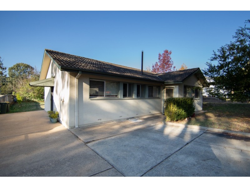 9 Debenham Street, Mawson ACT 2607