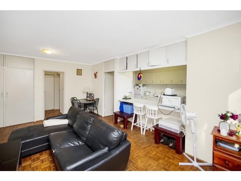 9 Debenham Street, Mawson ACT 2607