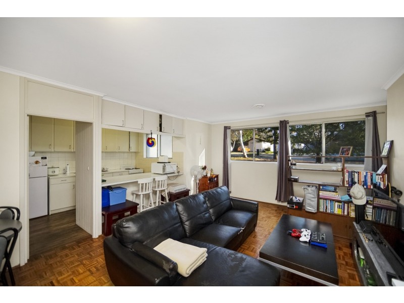 9 Debenham Street, Mawson ACT 2607
