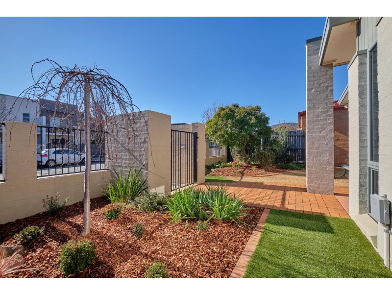 28 Bettie McNee Street, Watson ACT 2602