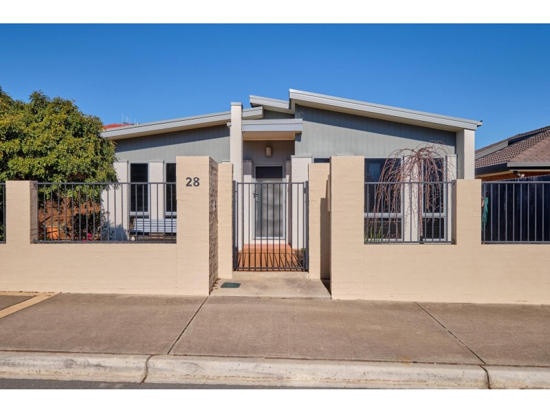 28 Bettie McNee Street, Watson ACT 2602