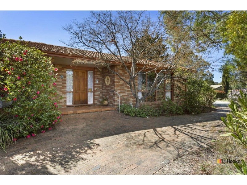 18 Dash Crescent, Fadden ACT 2904