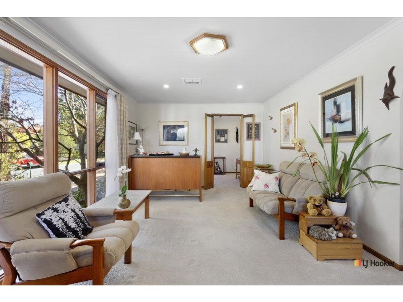 18 Dash Crescent, Fadden ACT 2904