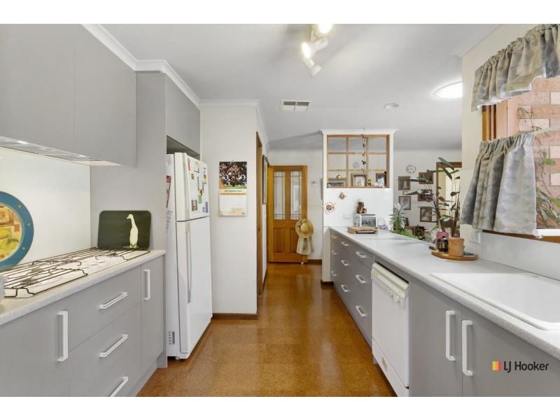 18 Dash Crescent, Fadden ACT 2904