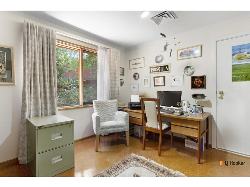 18 Dash Crescent, Fadden ACT 2904