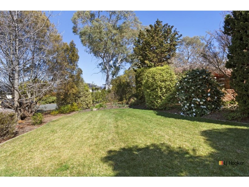 18 Dash Crescent, Fadden ACT 2904