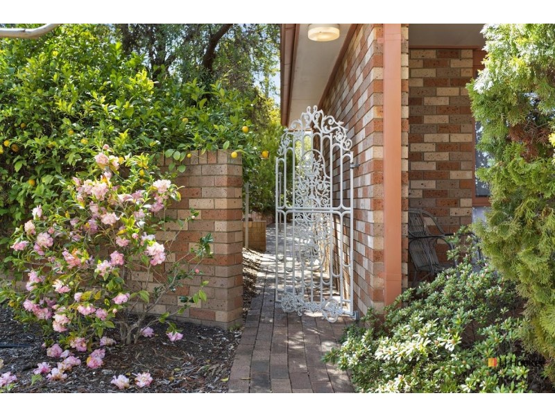 18 Dash Crescent, Fadden ACT 2904