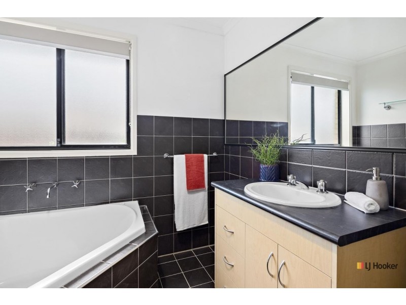 2 Swallow Street, Dunlop ACT 2615