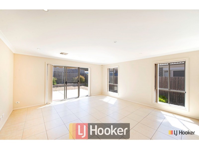 11 Salisbury Street, Casey ACT 2913