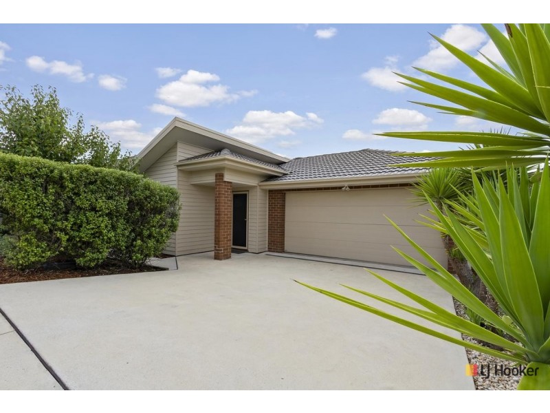 8 Pender Street, Casey ACT 2913