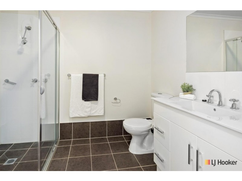 8/75 Elizabeth Jolley Crescent, Franklin ACT 2913