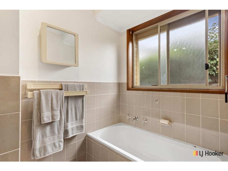 32 Cossington Smith Crescent, Lyneham ACT 2602