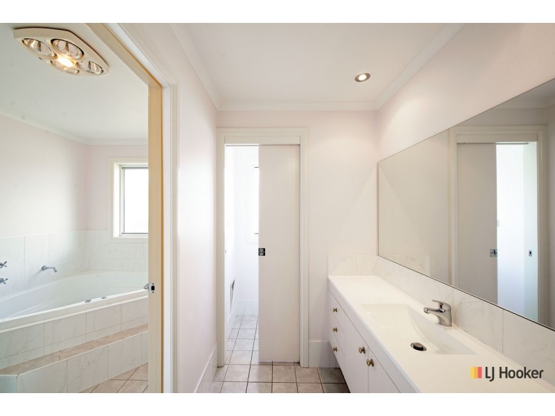 28 Allnutt Crescent, Forde ACT 2914