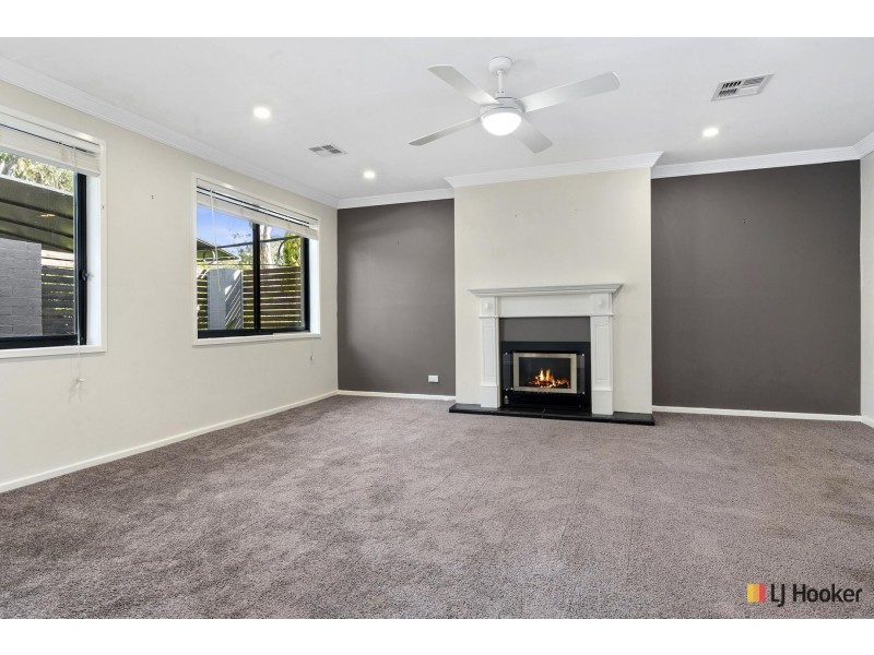 5 Gibbes Place, Weetangera ACT 2614