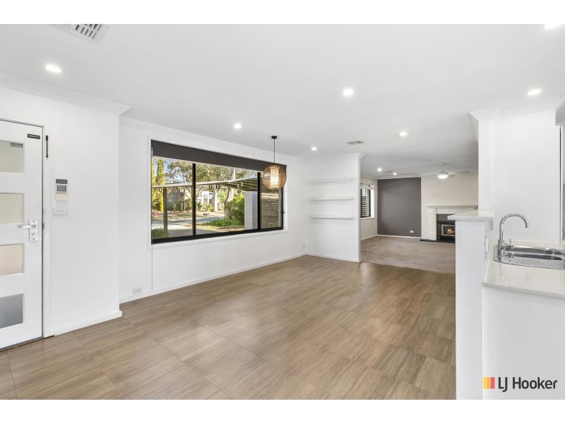 5 Gibbes Place, Weetangera ACT 2614