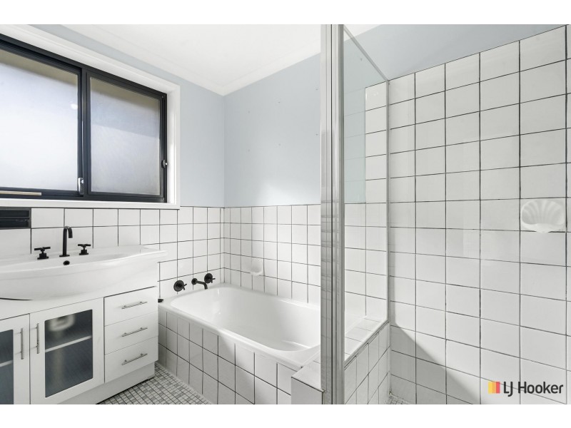 5 Gibbes Place, Weetangera ACT 2614