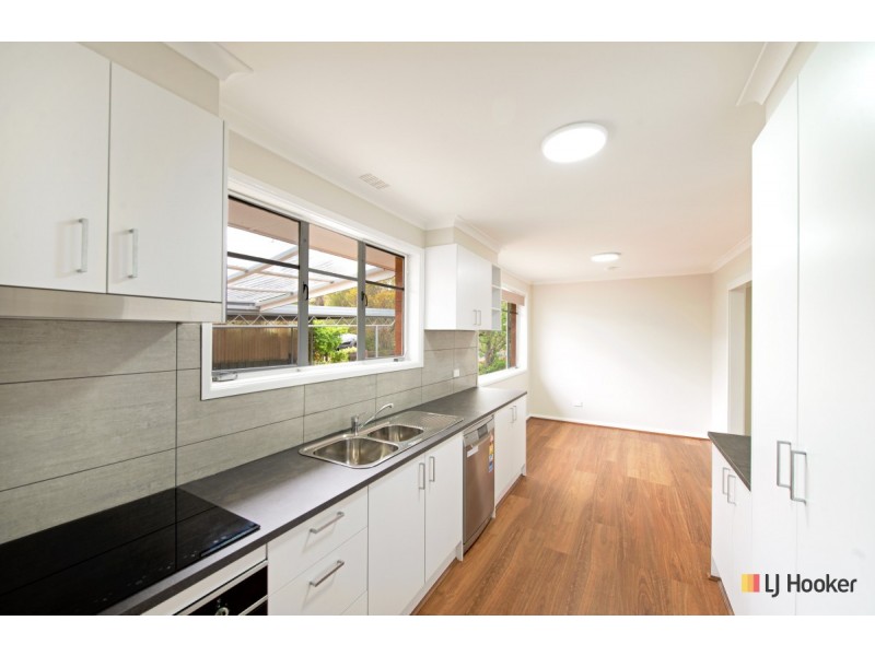 8 Skeats Street, Hackett ACT 2602