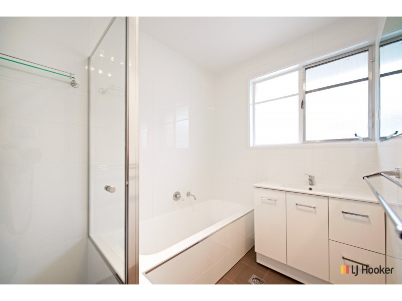 8 Skeats Street, Hackett ACT 2602