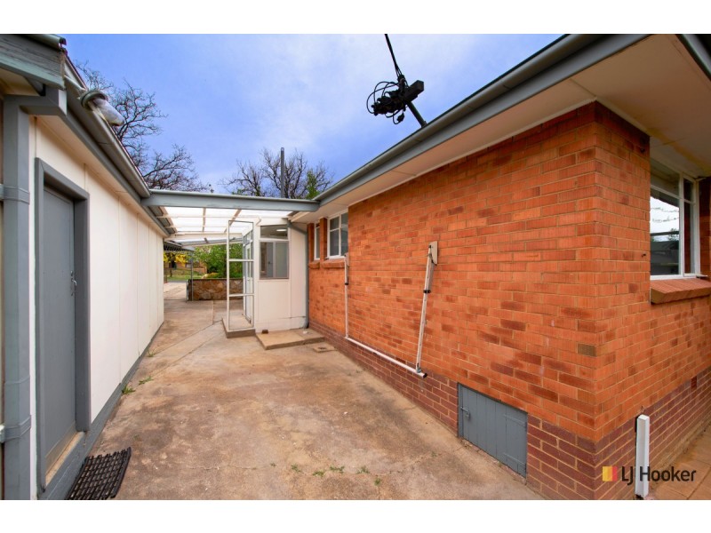 8 Skeats Street, Hackett ACT 2602
