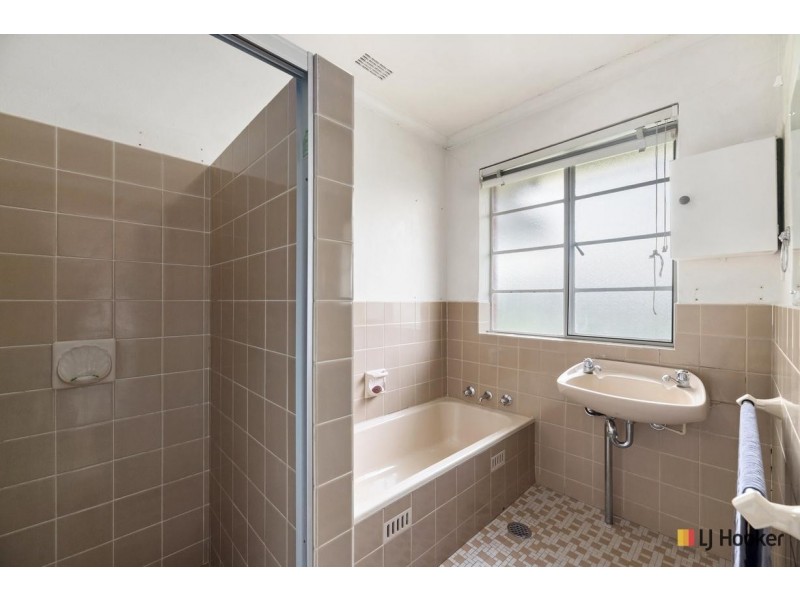 203 Phillip Avenue, Hackett ACT 2602