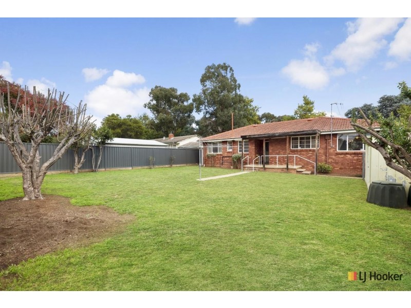 203 Phillip Avenue, Hackett ACT 2602