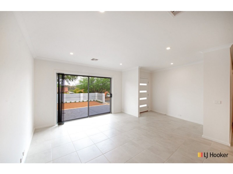 2/20 Blackman Crescent, Macquarie ACT 2614