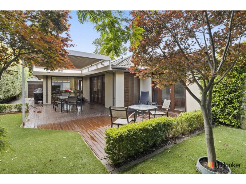 11 Macalister Crescent, Curtin ACT 2605