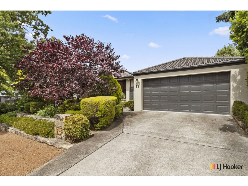 11 Macalister Crescent, Curtin ACT 2605