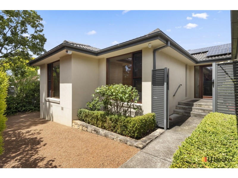 11 Macalister Crescent, Curtin ACT 2605