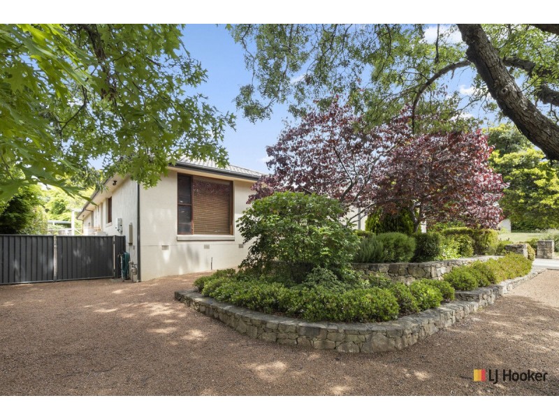 11 Macalister Crescent, Curtin ACT 2605