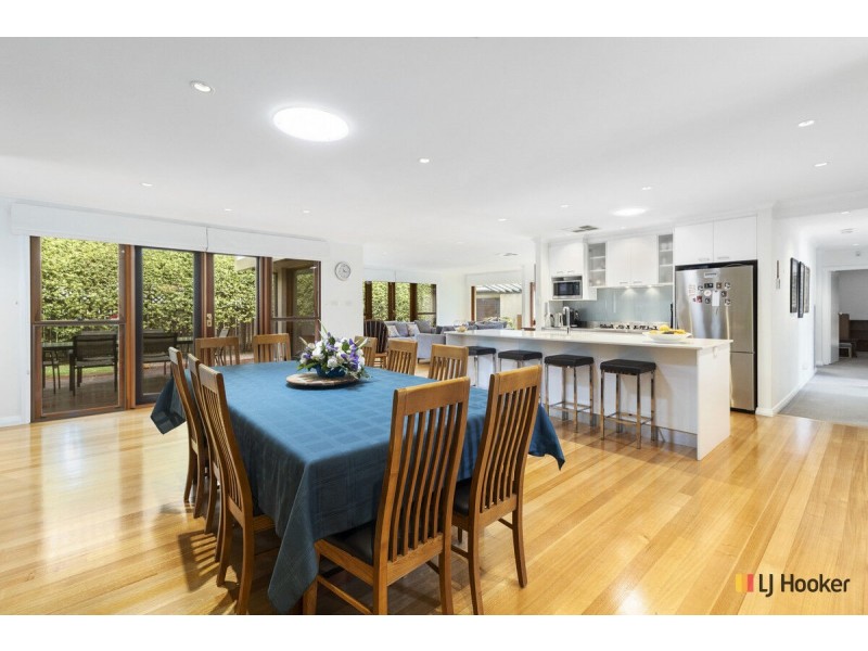 11 Macalister Crescent, Curtin ACT 2605